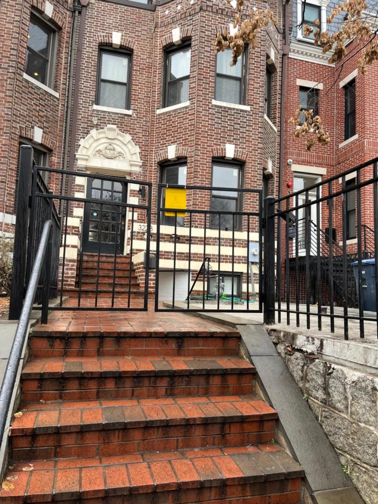 Gorgeous Refurbished 1Bdrm and 1Den Home
